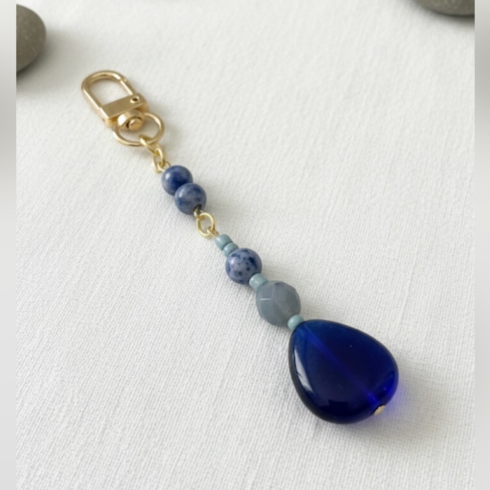 Deep Blue Sea Blue Sodalite & Gold Tone Designer Inspired Bag Charm Keychain - Picture 1 of 2